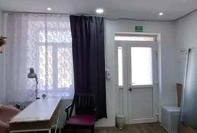 Spațiu comercial, de 50 mp, în Central - 1