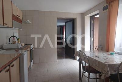 Apartament la casa 97 mpu 5 camere 2 bucatarii 3 bai gradina Cisnadie - 1