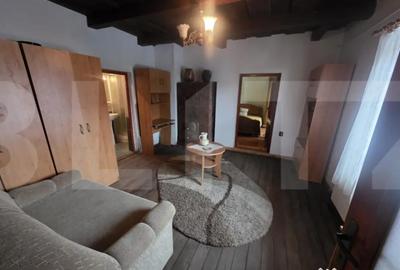 Casă cu 7 camere cu Teren 1384 Mp în Cernat - 1