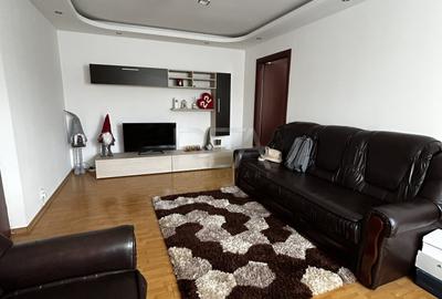Apartament cu 3 camere decomandat, mobilat în Sebastian