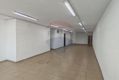 Spațiu comercial, de 120 mp, în Central - 4