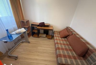 Apartament cu 3 camere semidecomandat, mobilat în Colentina - 1