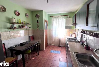 Apartament cu 4 camere decomandat în Central - 2