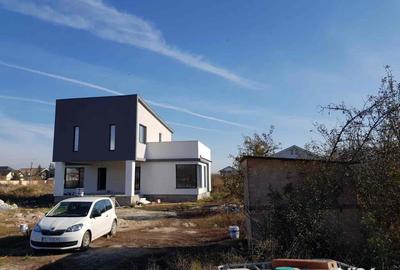 Casă cu 4 camere cu Teren 380 Mp în Central - 3