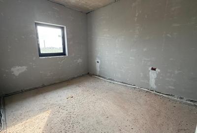 Duplex cu 4 camere cu Canalizare în Moșnița Nouă - 2