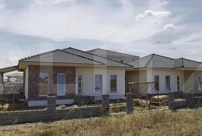 Casă cu Teren 390 Mp în Central - 1