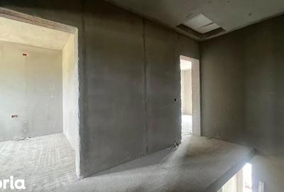 Casă cu 4 camere cu Teren 425 Mp în Moșnița Nouă