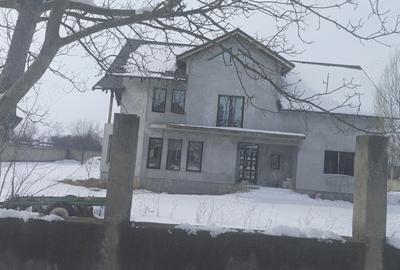 Casă cu 6 camere în Titu - 3