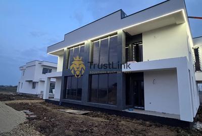 Duplex cu 4 camere cu Canalizare în 1 Decembrie - 2