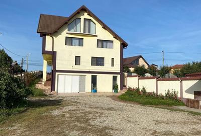 Casă cu 4 camere în Geamăna - 1
