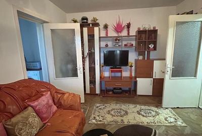 Apartament cu 2 camere semidecomandat în Podu Roș