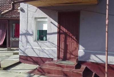 Casă individuală cu 3 camere în Roit