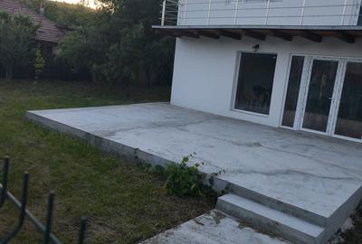 Casă cu 3 camere cu Teren 1000 Mp în Central - 1