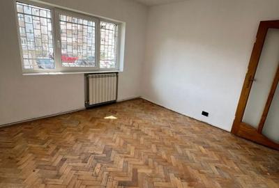 Spațiu comercial, de 70 mp, în Central - 3