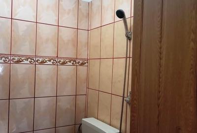 Casă individuală cu 3 camere cu Canalizare în Micro 5 - 9