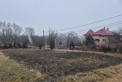 Teren 2300 mp cu casa batraneasca Liteni, Moara - central - 3