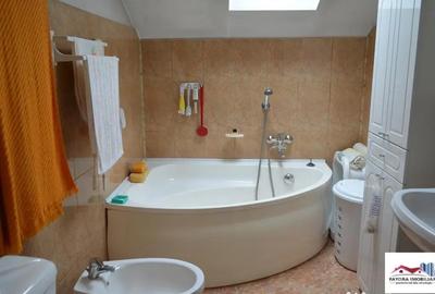 Casă cu 8 camere cu Teren 252 Mp în Central - 3