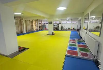Spațiu comercial, de 185 mp, în Central - 8