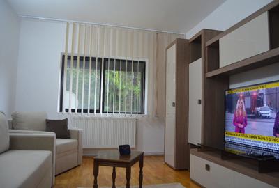 Apartament cu 3 camere decomandat în Clăbucet