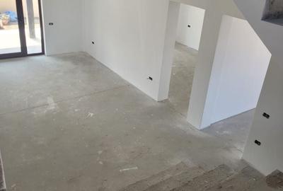 VILA DEOSEBITA VALU LUI TRAIAN P+M - 12