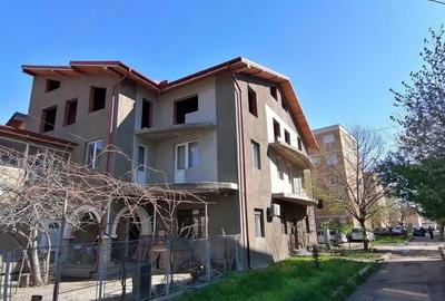 Casă cu Teren 382 Mp în Central - 3