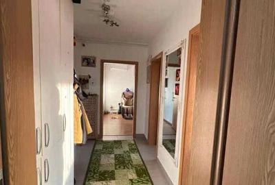 Apartament 2 camere, decomandat - zona Tractorul - 2