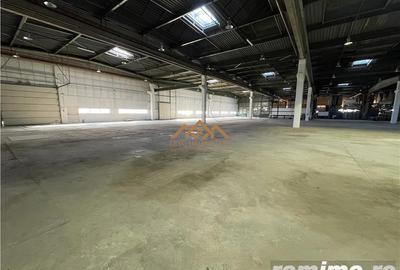 Spațiu comercial, de 3,000 mp, în Central - 4