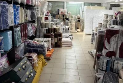 Spațiu comercial, de 1,300 mp, în Central - 15