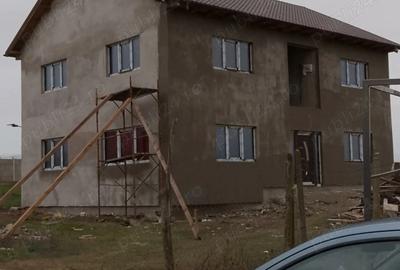 Casă cu 4 camere în Central - 2