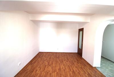 Apartament cu 2 camere decomandat în Micro 21