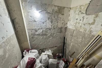 Apartament cu 3 camere decomandat în CET - 8