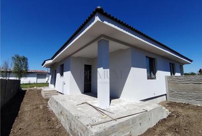 Duplex cu 3 camere cu Canalizare în Albina - 1