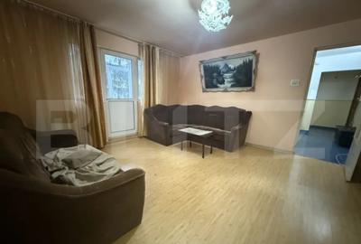 Apartament cu 3 camere semidecomandat în Micro 4 - 3