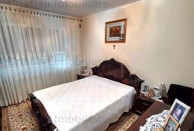 Apartament cu 3 camere decomandat în Plantelor