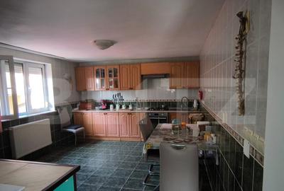 Casă cu 7 camere cu Teren 1430 Mp în Central - 15