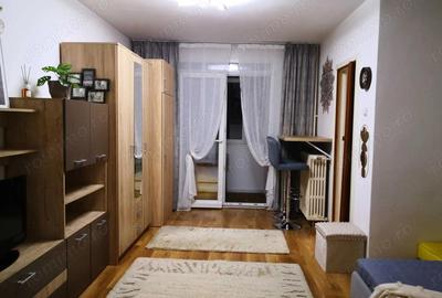 Garsoniera vis-a-vis de metrou Titan, mobilata complet, etaj 4/10 - 1