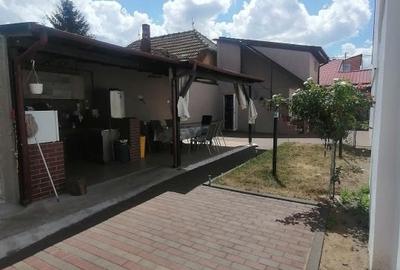 Casă cu 5 camere în Fratelia
