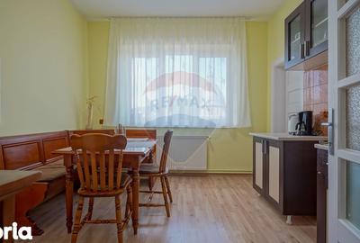 Apartament cu 2 camere, mobilat în Schei - 4