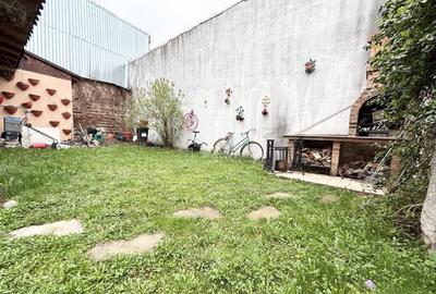 Casa zona centrala - singur #238;n curte - 243 mp - 2