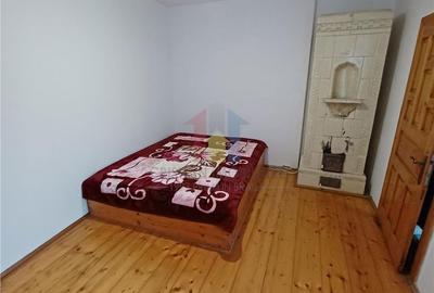 Casă cu 4 camere în Nicolae Bălcescu - 2