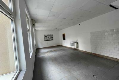 Spațiu comercial, de 80 mp, în Central - 7