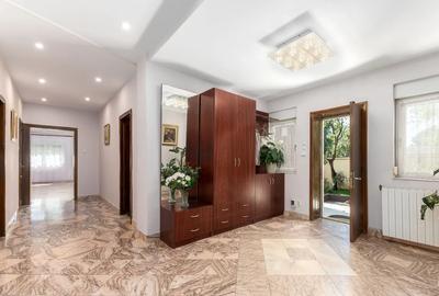 Casă individuală cu 9 camere cu Canalizare în Parcul Circului - 14