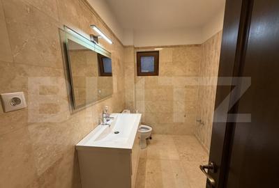 Casă cu 7 camere cu Teren 3173 Mp în Central - 2