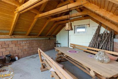 Casa cu spatiu comercial recomandat: locuinta si afacere:Cen - 9