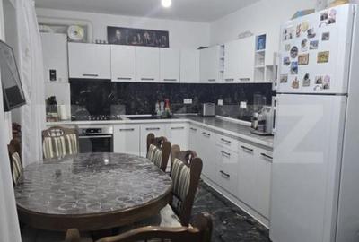 Casă cu 4 camere cu Teren 1500 Mp în Central