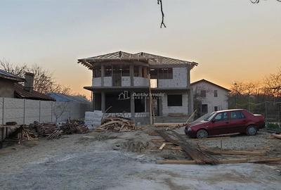 Casă cu 7 camere cu Teren 1000 Mp în Mihăilești - 10