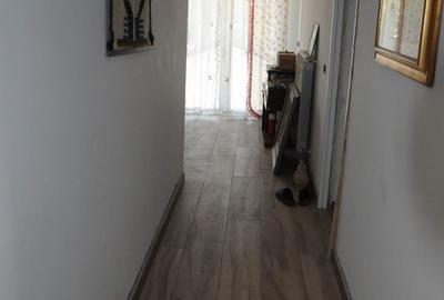 Casă cu 10 camere cu Teren 1500 Mp în Central - 2