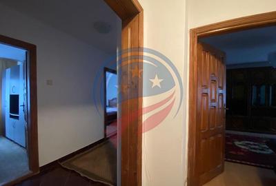 Apartament cu 3 camere decomandat, mobilat în 1 Mai - 10