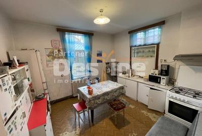 Casă individuală cu 7 camere cu Canalizare în Central - 14