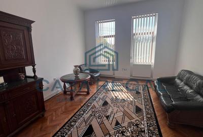 Apartament cu 2 camere semidecomandat, mobilat în Central